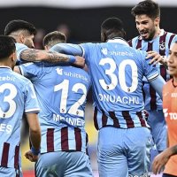 Başakşehir'i tek golle geçen Trabzonspor, üçüncülüğü garantiledi