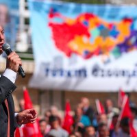 CHP harekete geçti: Özgür Özel, atanamayan öğretmenler için 18 Mayıs'ta Saraçhane'ye çağırdı