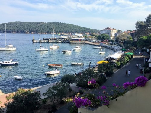 Burgazada Gezi Rehberi: Ada'nın En İyi Yerlerini Keşfedin!