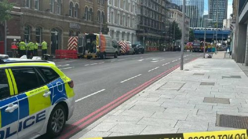 Gaz Sızıntısı Nedeniyle Londra'nın Merkezindeki Binalardan Binlerce Kişi Tahliye Edildi