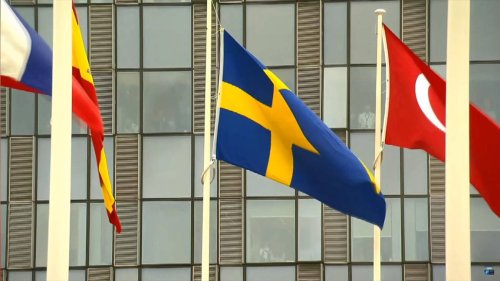 NATO Karargâhında İsveç Bayrağı Göndere Çekildi